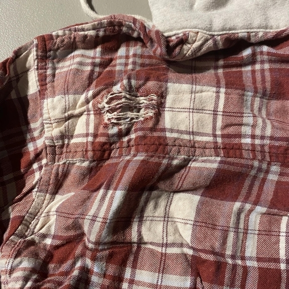 American Eagle AEO Red Plaid Hooded Cropped Flannel Shirt Women's Medium M Fall - Picture 4 of 6